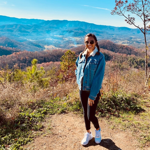 Meet your Posher, Alexis - Picture 1 of 8